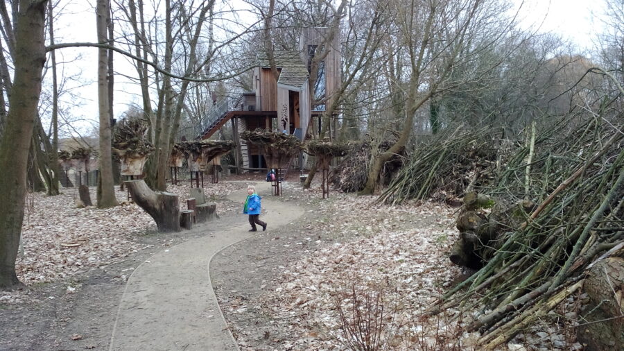 Traktorenherden und Baumhaus-Picknick