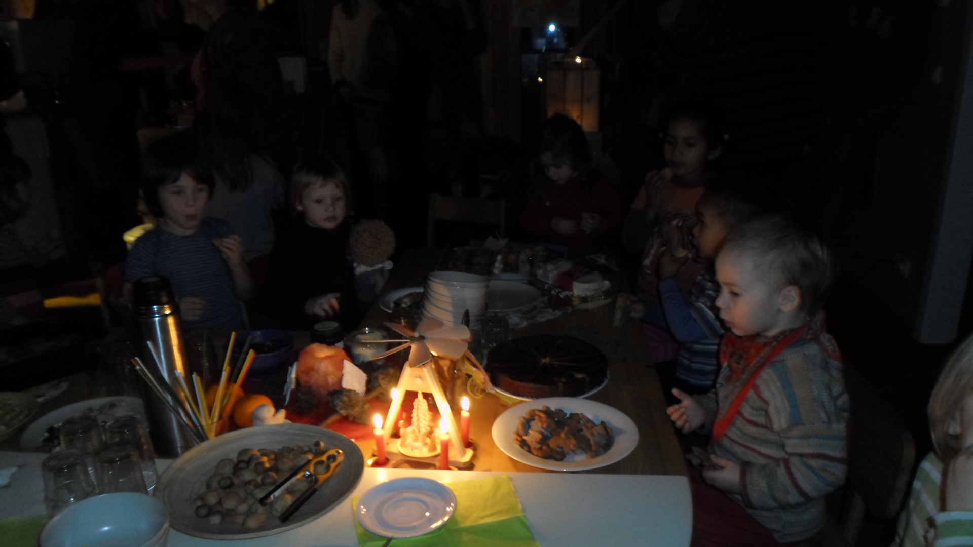 Stimmungsvolles Weihnachtskaffeetrinken