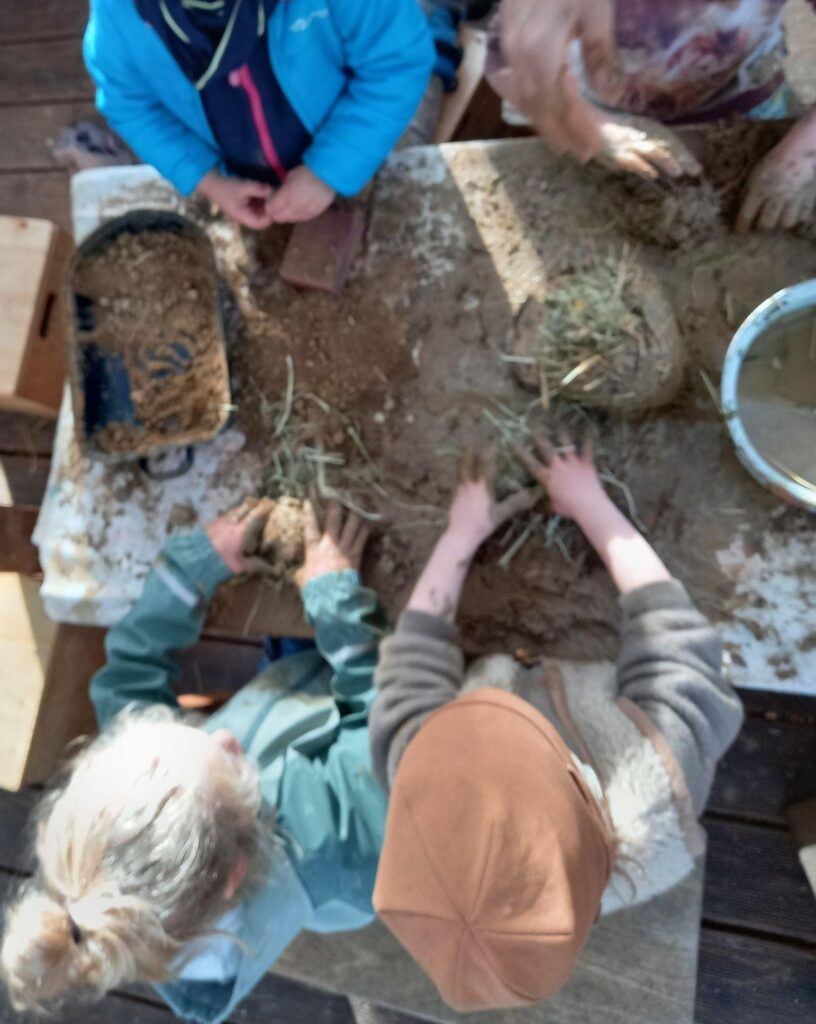 Lehm im Waldkindergarten