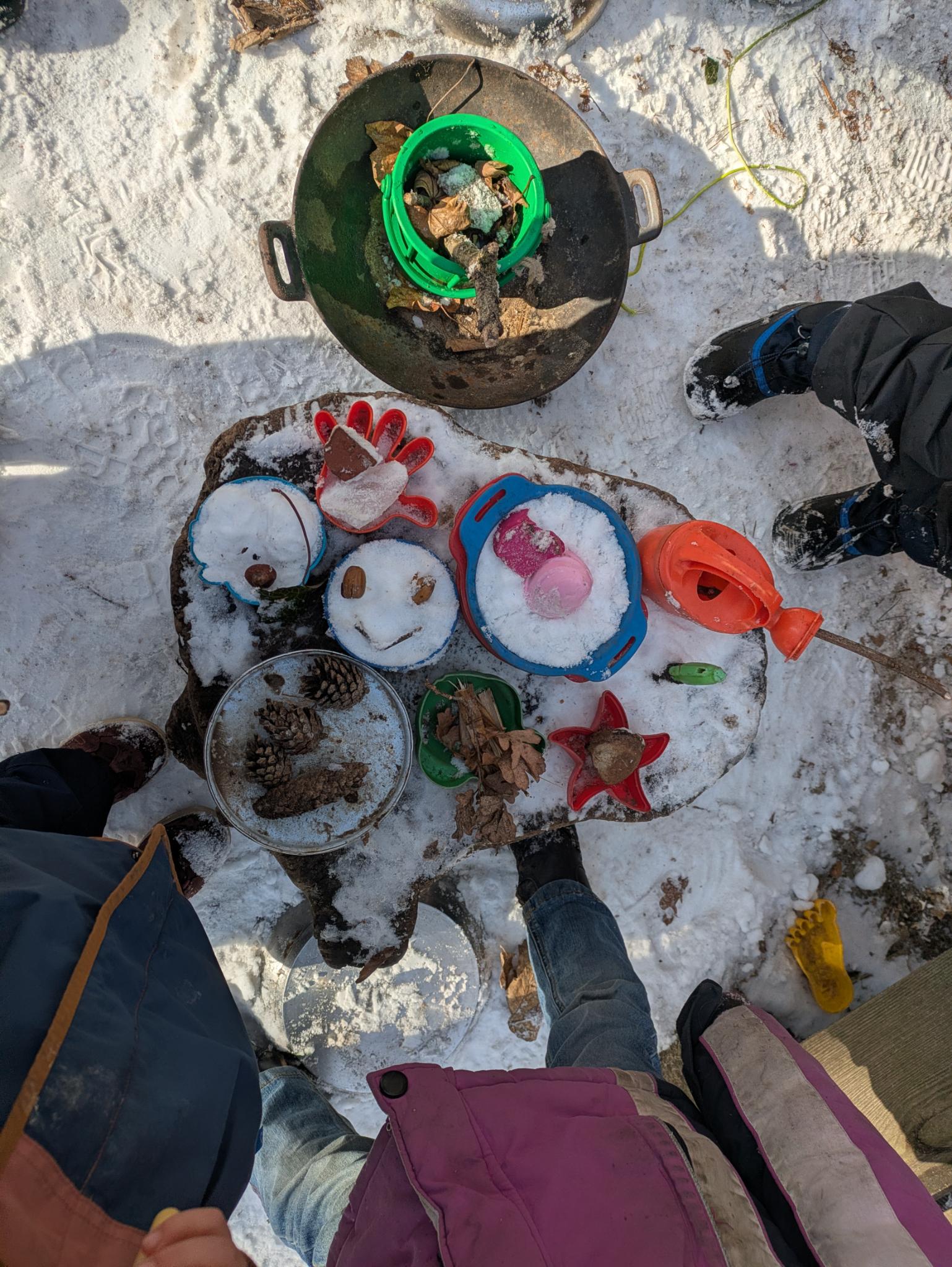 Kreative Winterspiele im Waldkindergarten