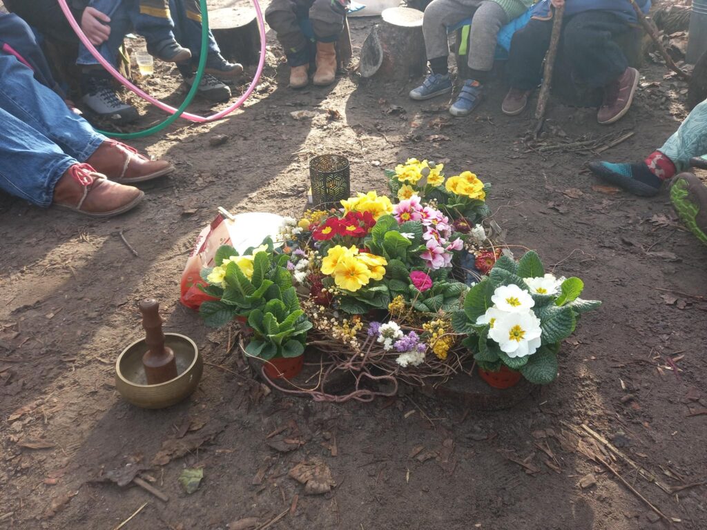 Morgenkreis im Waldkindergarten